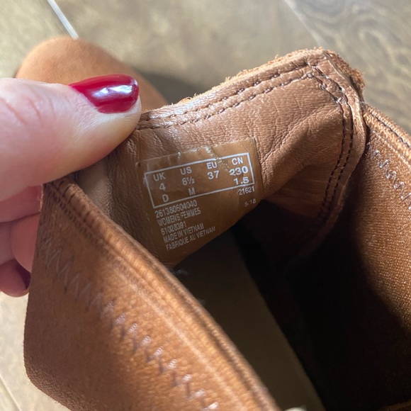 Clarks Chelsea Boot - Picture 3 of 6